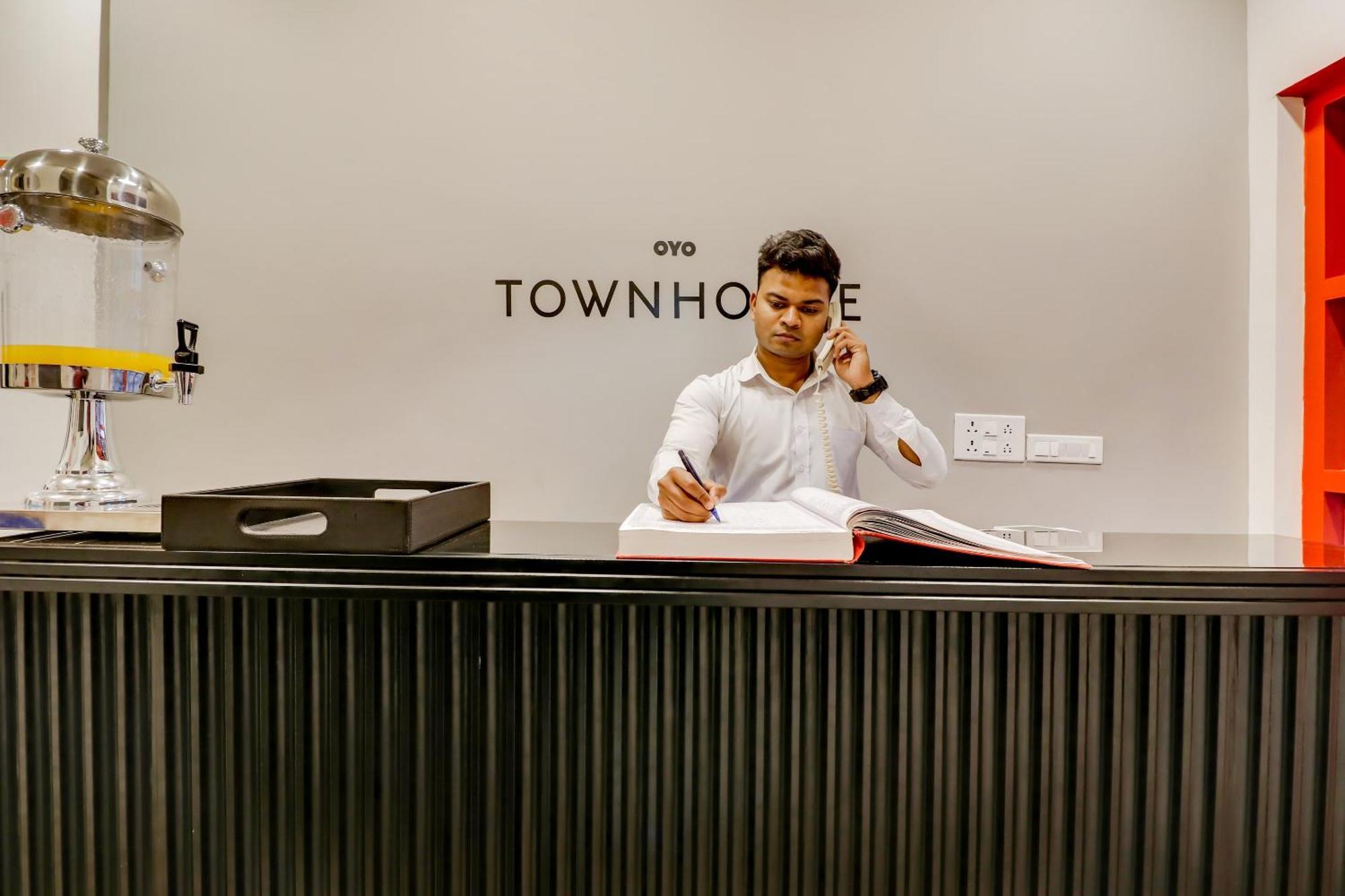 ホテル Townhouse Woodland ナーグプル エクステリア 写真