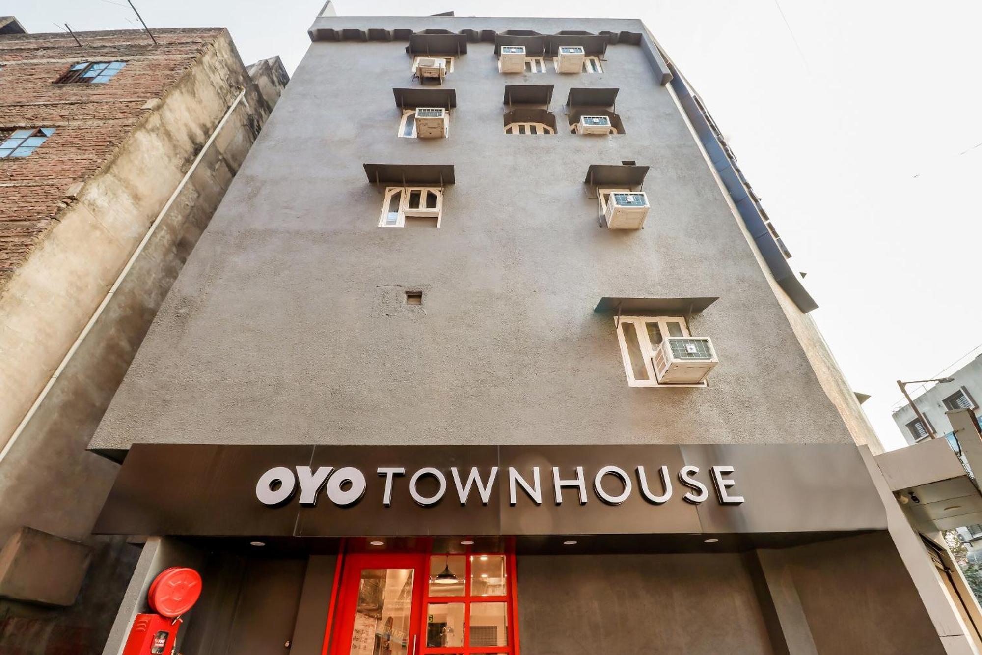 ホテル Townhouse Woodland ナーグプル エクステリア 写真